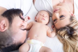 Read more about the article 10 Tipps für eine harmonische Zeit zu dritt: Die ersten Wochen mit Baby und Partner erfolgreich meistern