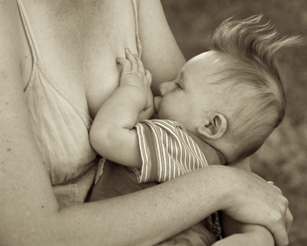 
5 Tipps für ein sanftes Abstillen: Wie man den Übergang für Mutter und Kind erleichtert