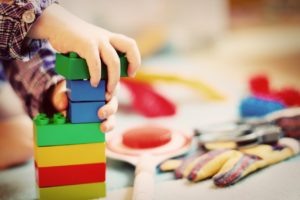 Read more about the article Der harte Kampf um einen Kindergartenplatz: Erfahrungen, Ängste und Lösungen in Deutschland